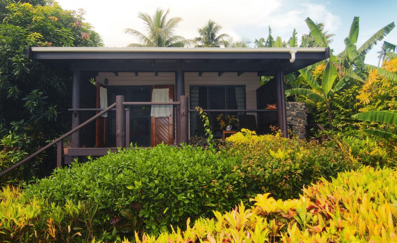 Coconut Grove Beachfront Cottages Matei Kültér fotó